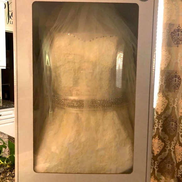 Wedding dress Ivory size 2 - Picture 2 of 6